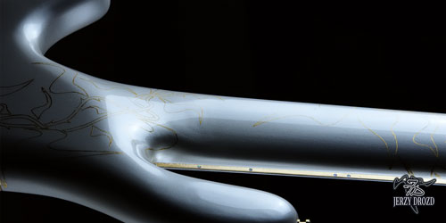 JERZY DROZD Trifid Nebula bass guitar back body hell gold gilded detailview