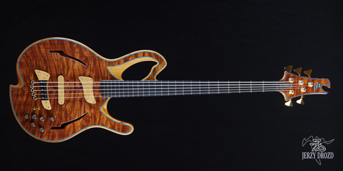 JERZY DROZD Deserto Rosso full view of bass guitar