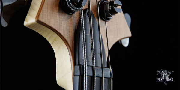 Barcelona Carles Benavent Piccolo close headstock and nut view